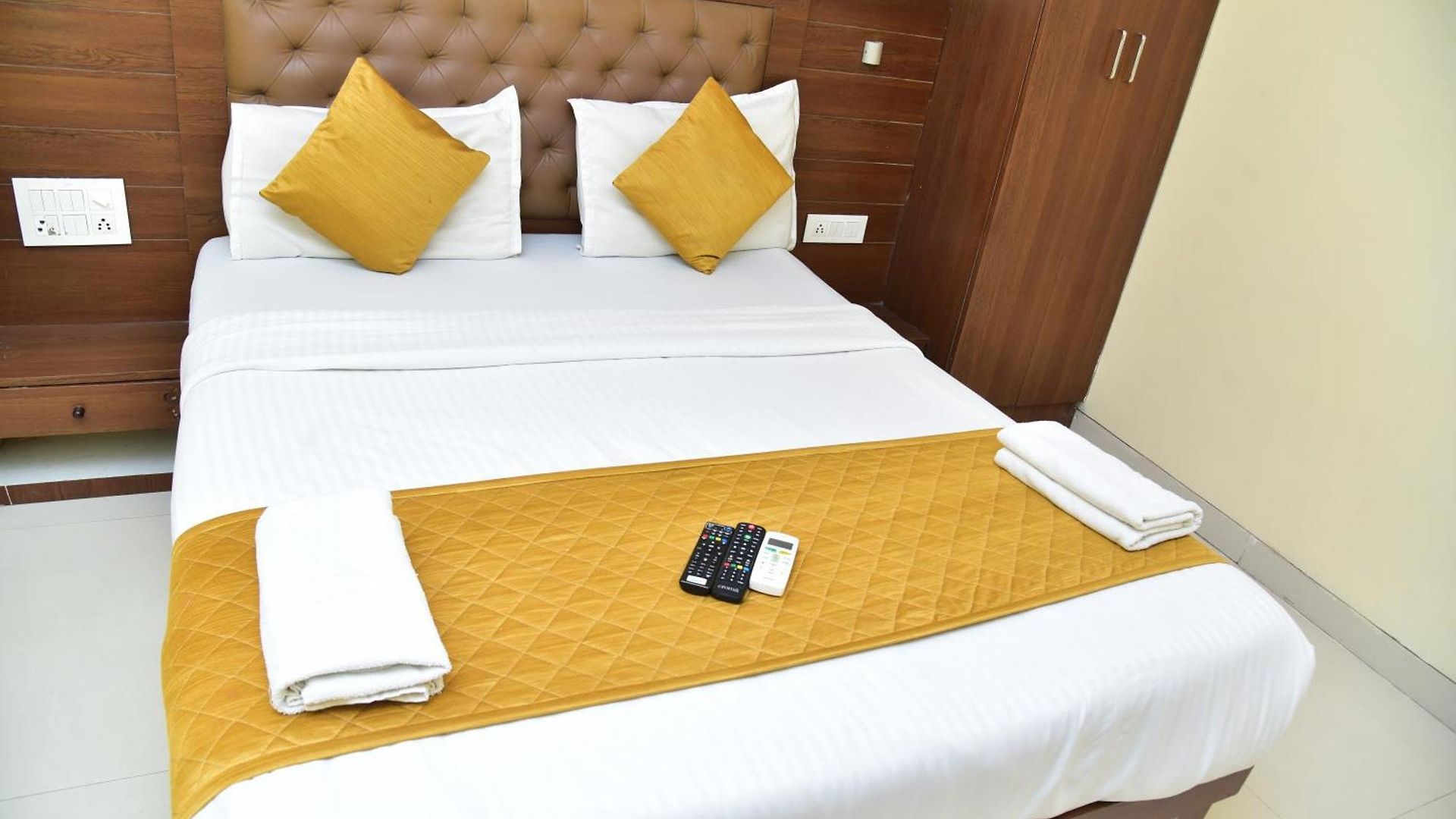 Embassy 3* Mumbai
