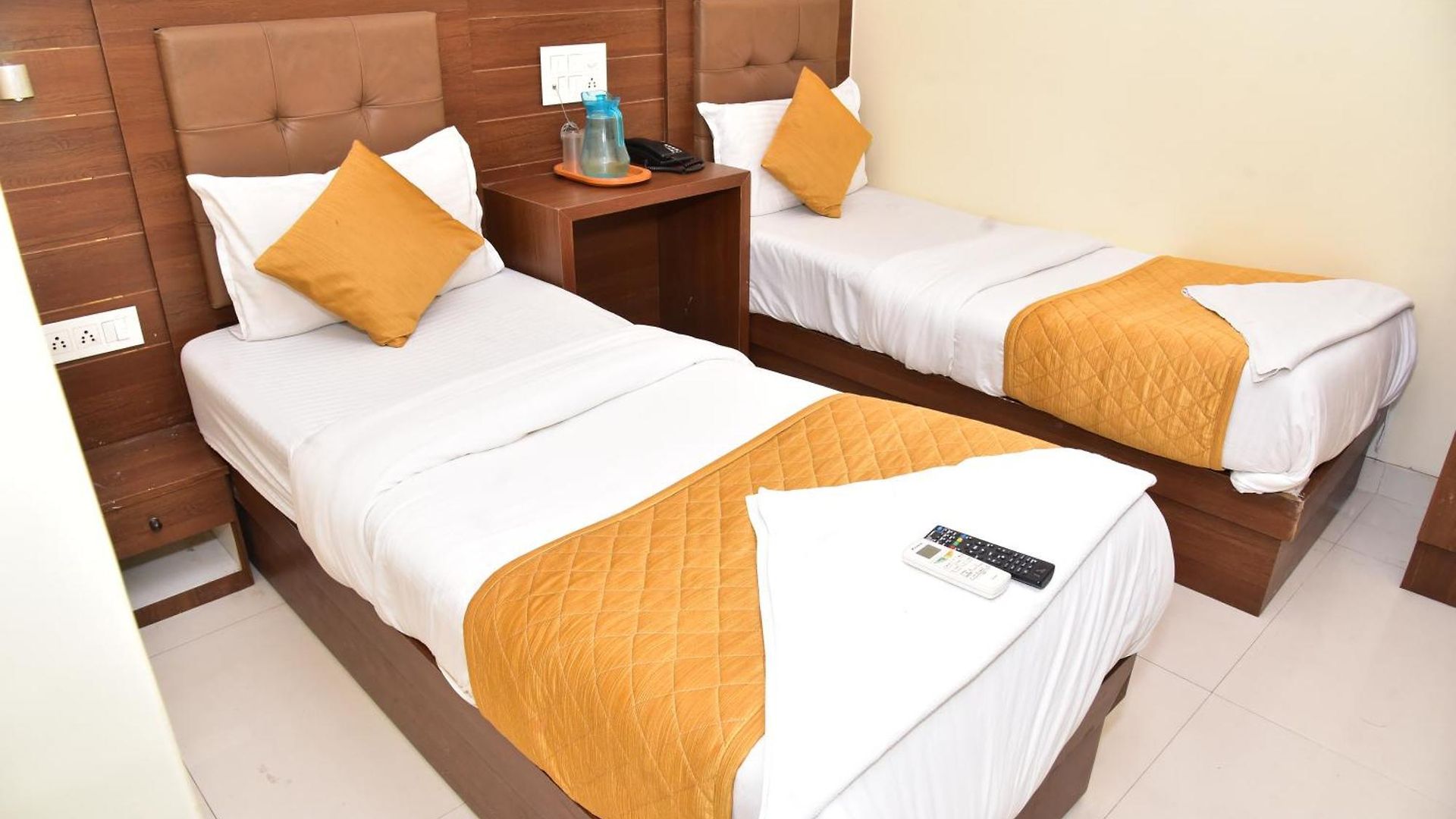 Embassy Hotel 3*