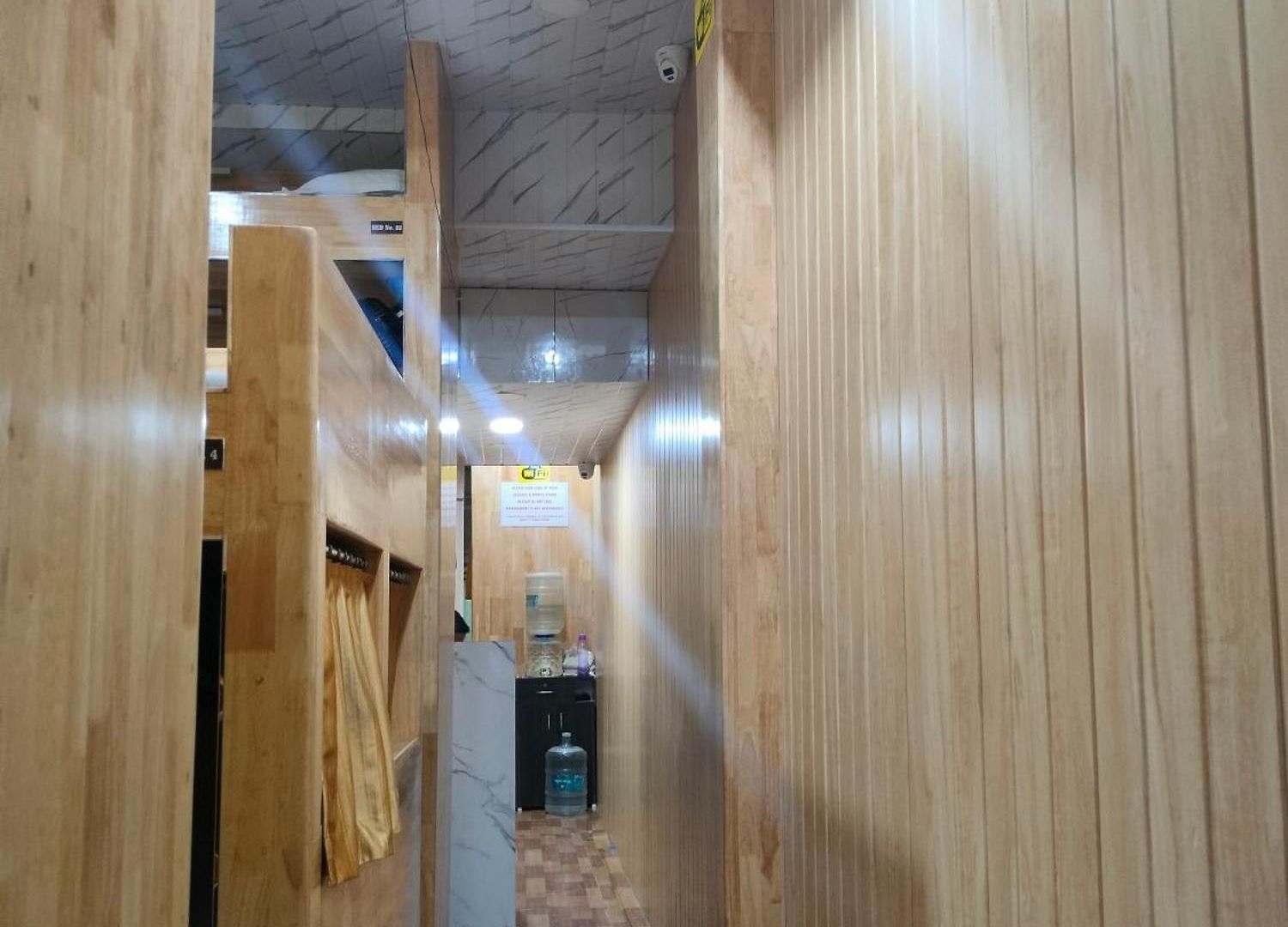 Hostel Breeze Bed Space Mumbai