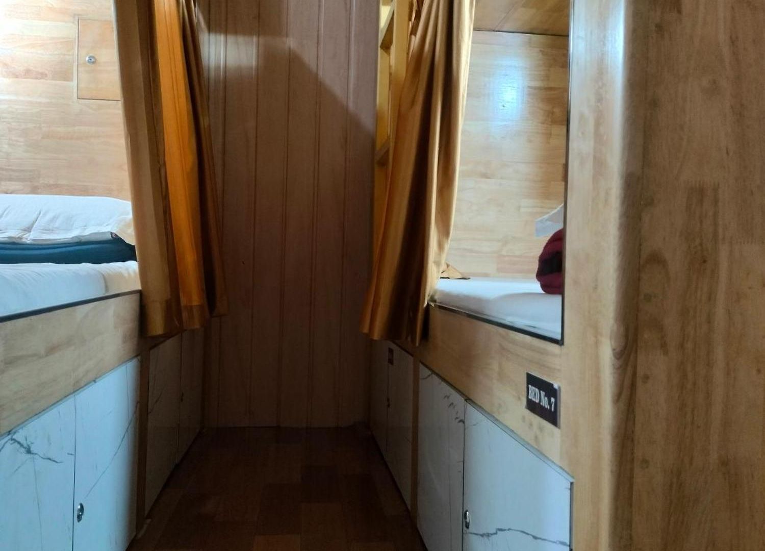 Breeze Bed Space * Mumbai