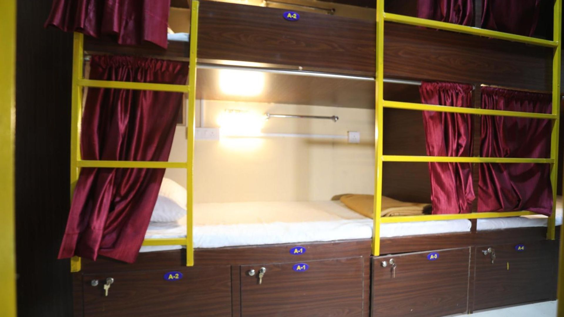 Hostel Mango Goregaon & Pg *