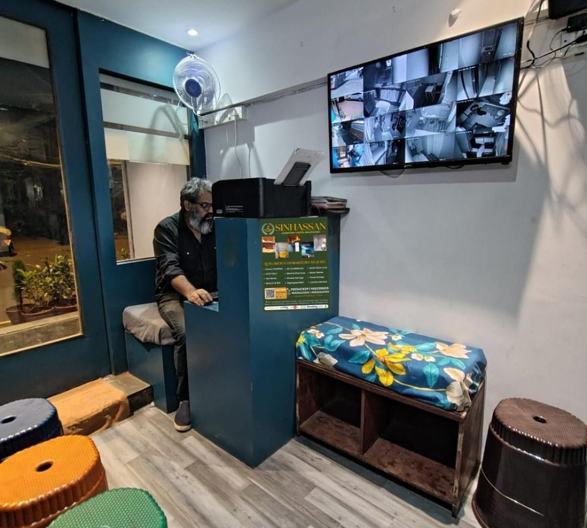 Hostel Sinhassan Juhu *