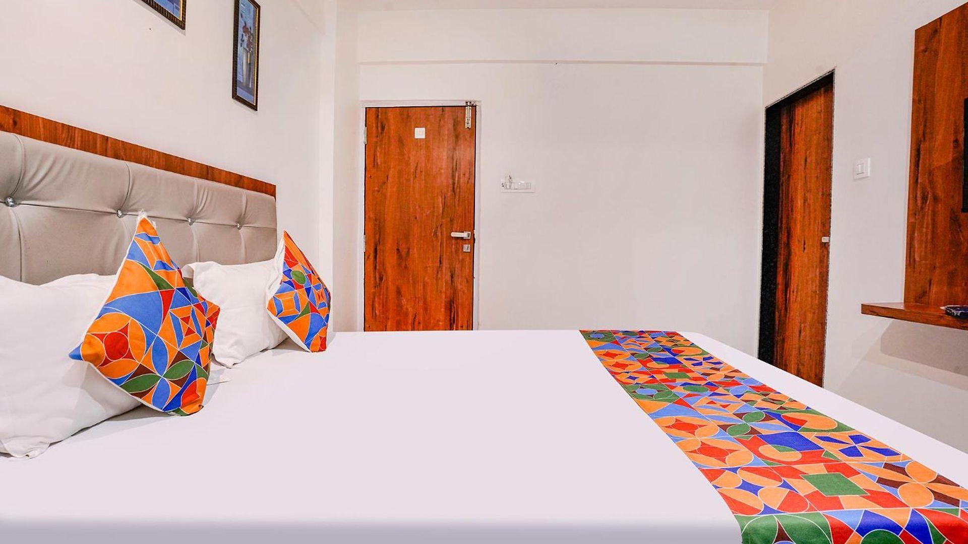 Hotel Fabhotel Utsav Residency