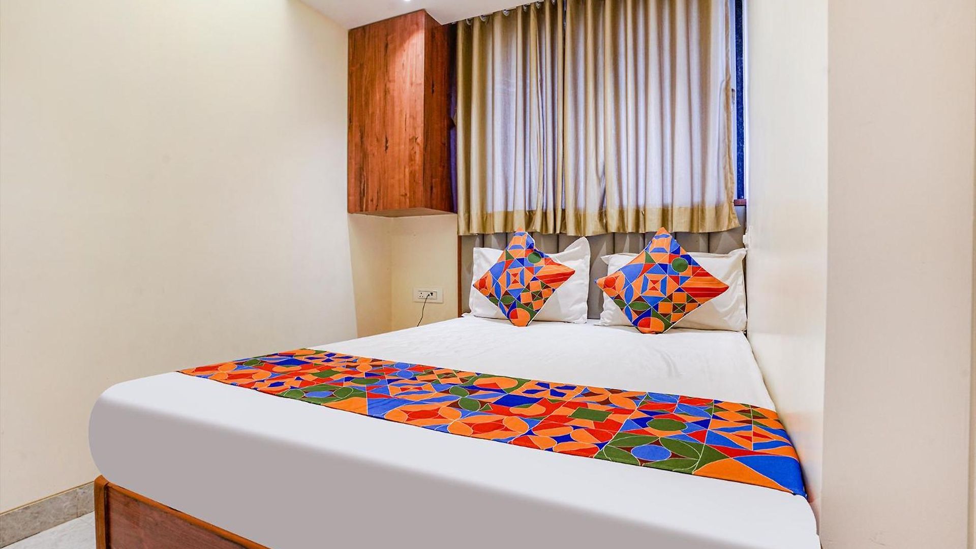 Hotel Fabhotel Utsav Residency