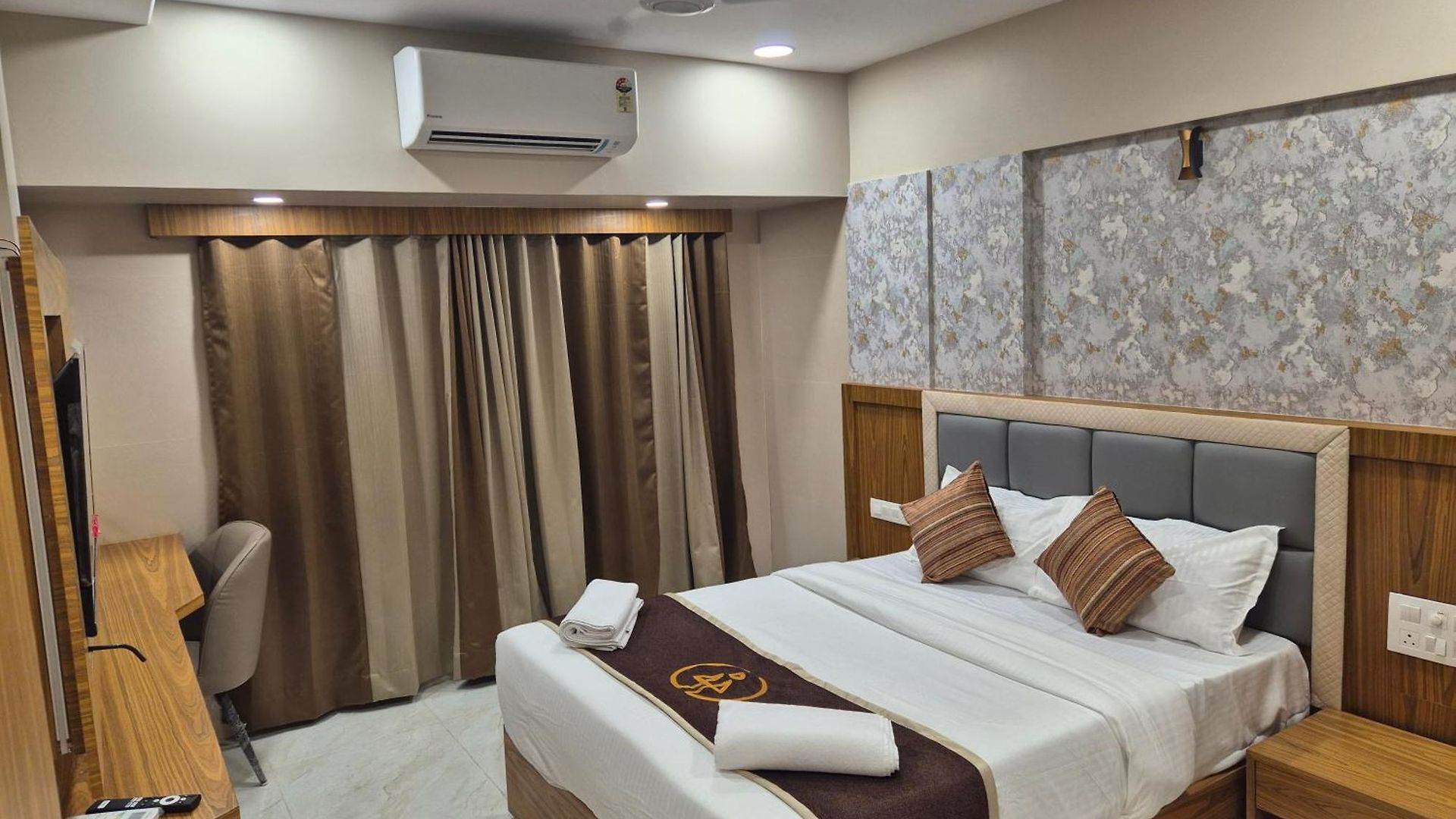 Hotel Galaxy Bkc