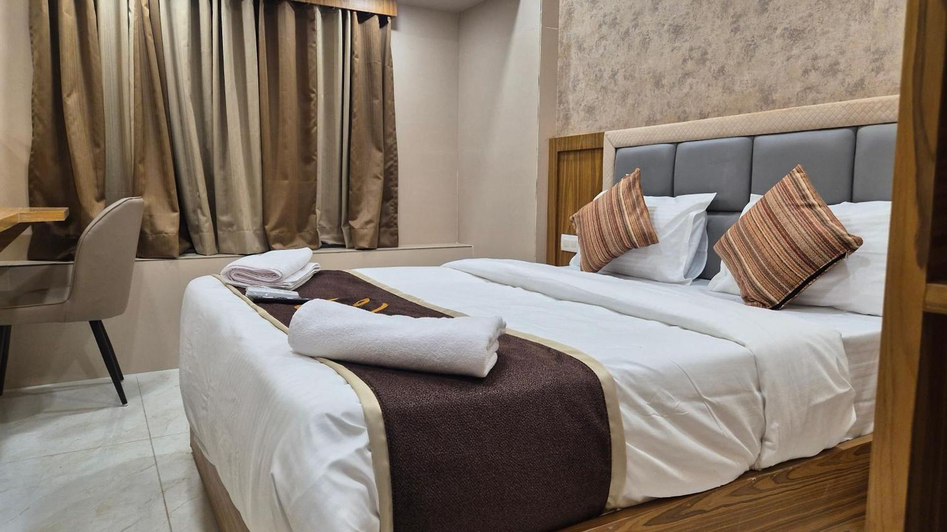 Hotel Galaxy Bkc