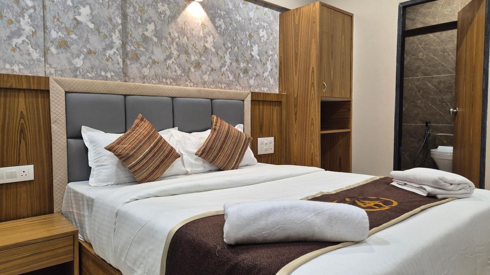 Galaxy Bkc Hotel 3*