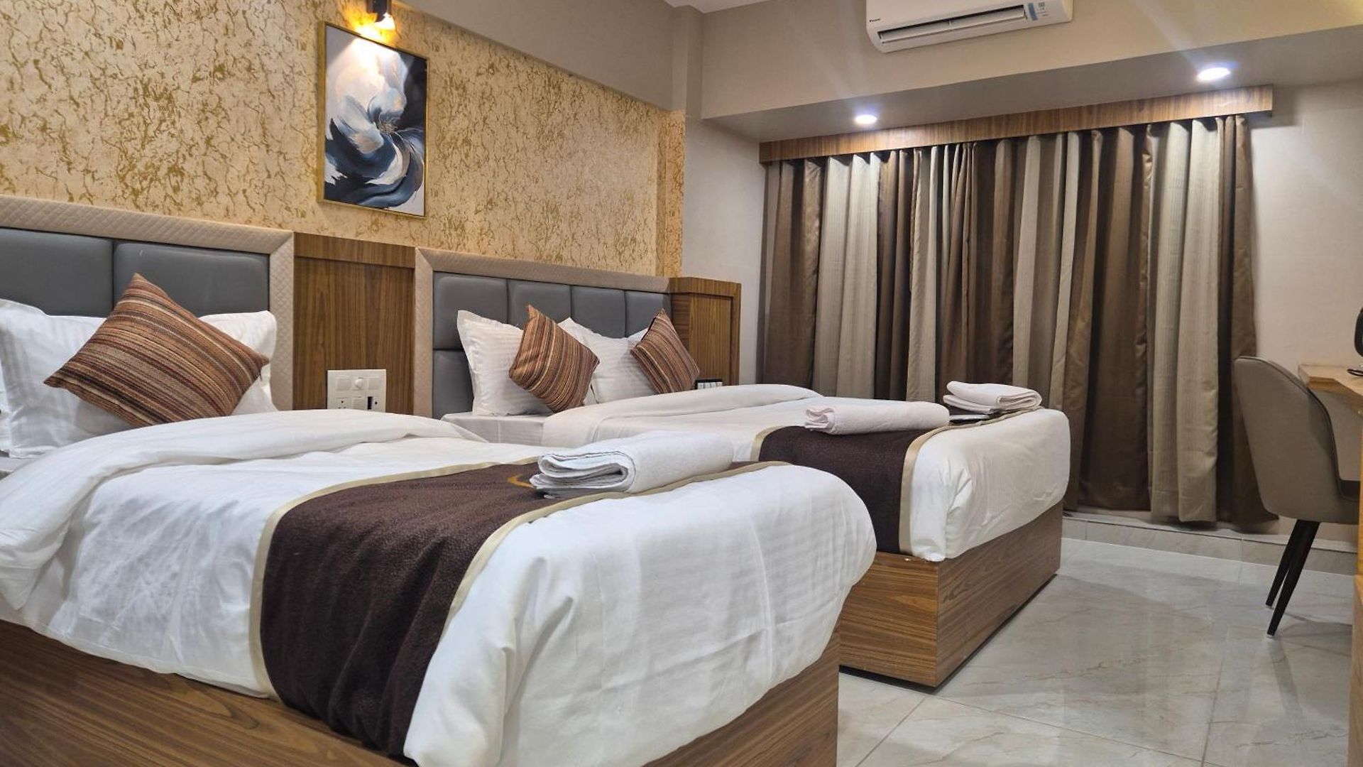 Hotel Galaxy Bkc 3*