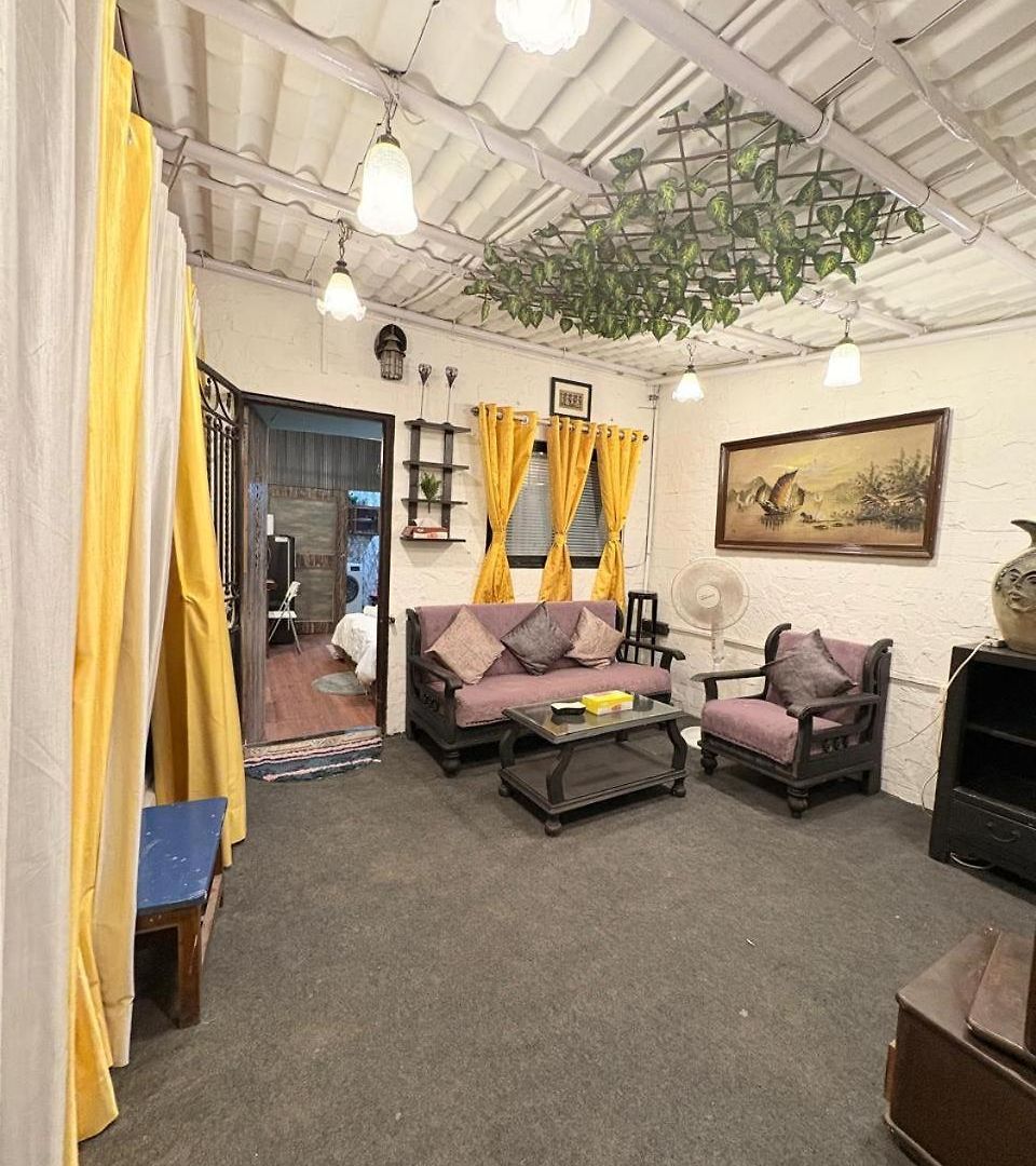 Apartment Independent Garden Cottage-bandra-carter Road *