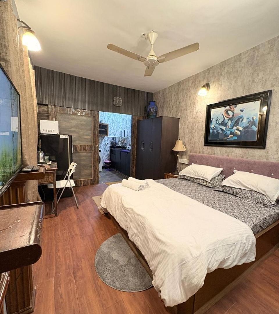 Apartment Independent Garden Cottage-bandra-carter Road Mumbai