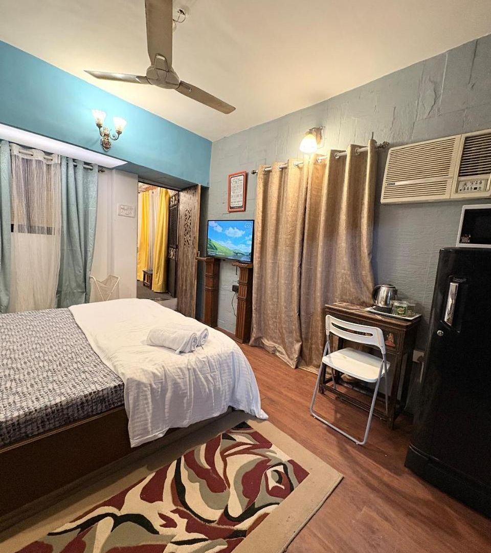 Independent Garden Cottage-bandra-carter Road * Mumbai