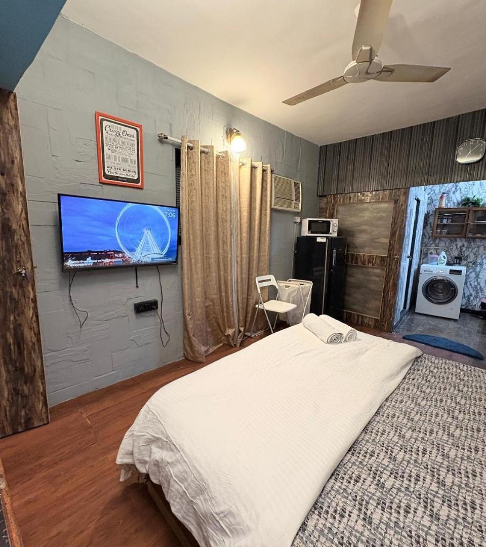 Independent Garden Cottage-bandra-carter Road Apartment