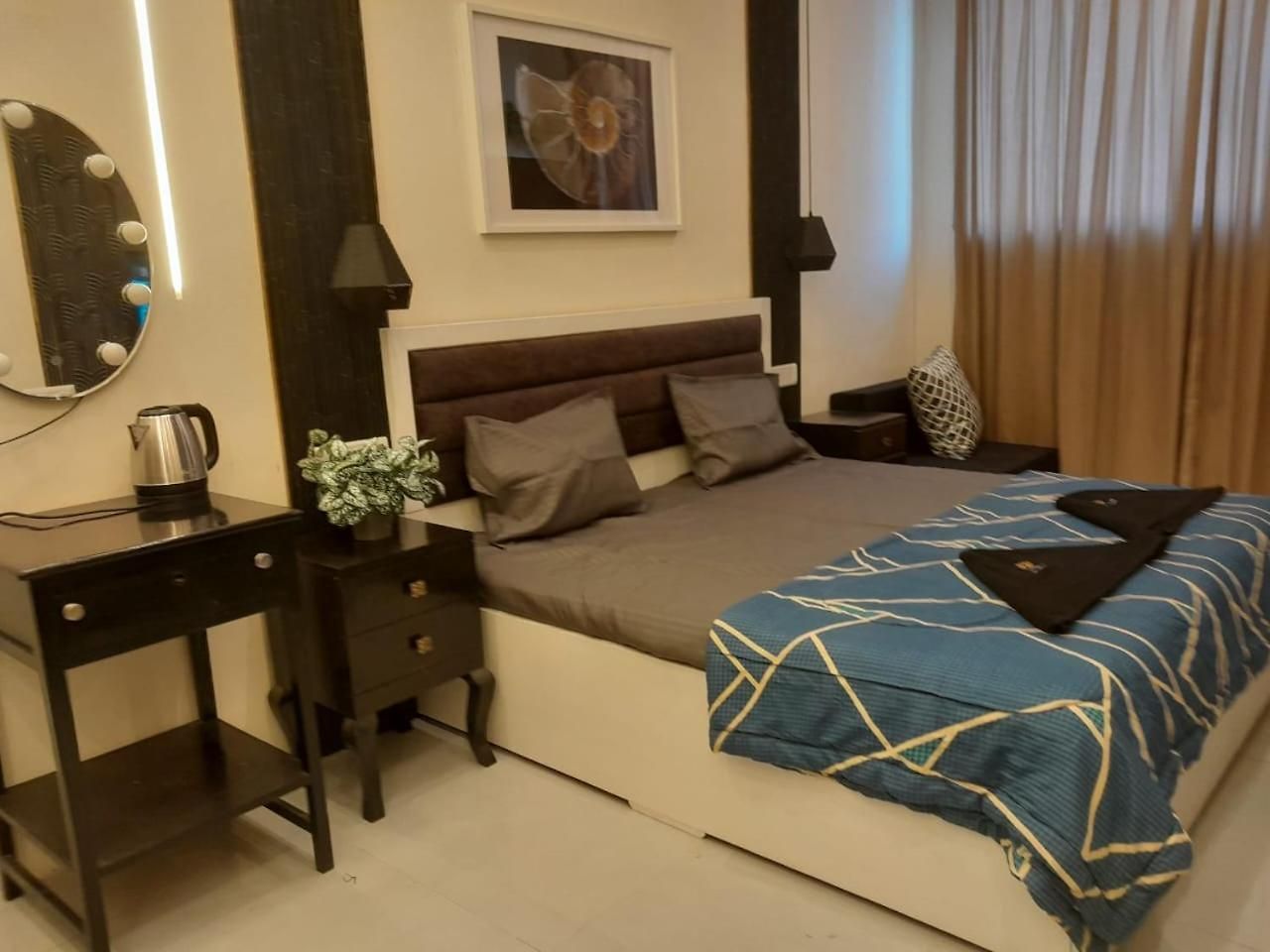 Ivy Splendour Private A, Oshiwara Apartment