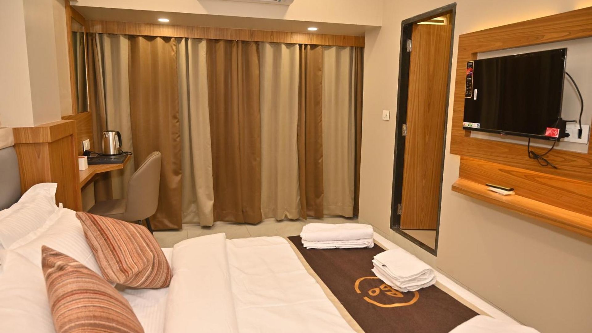 Hotel Galaxy Bkc