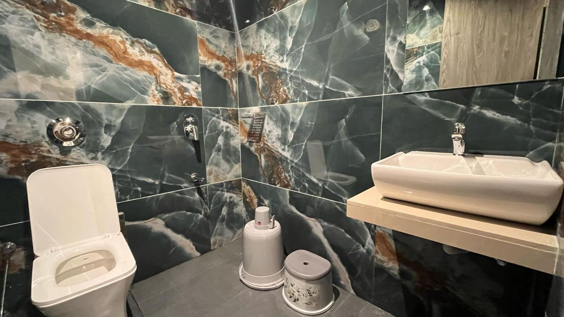 Grand Executive Hotel 2*
