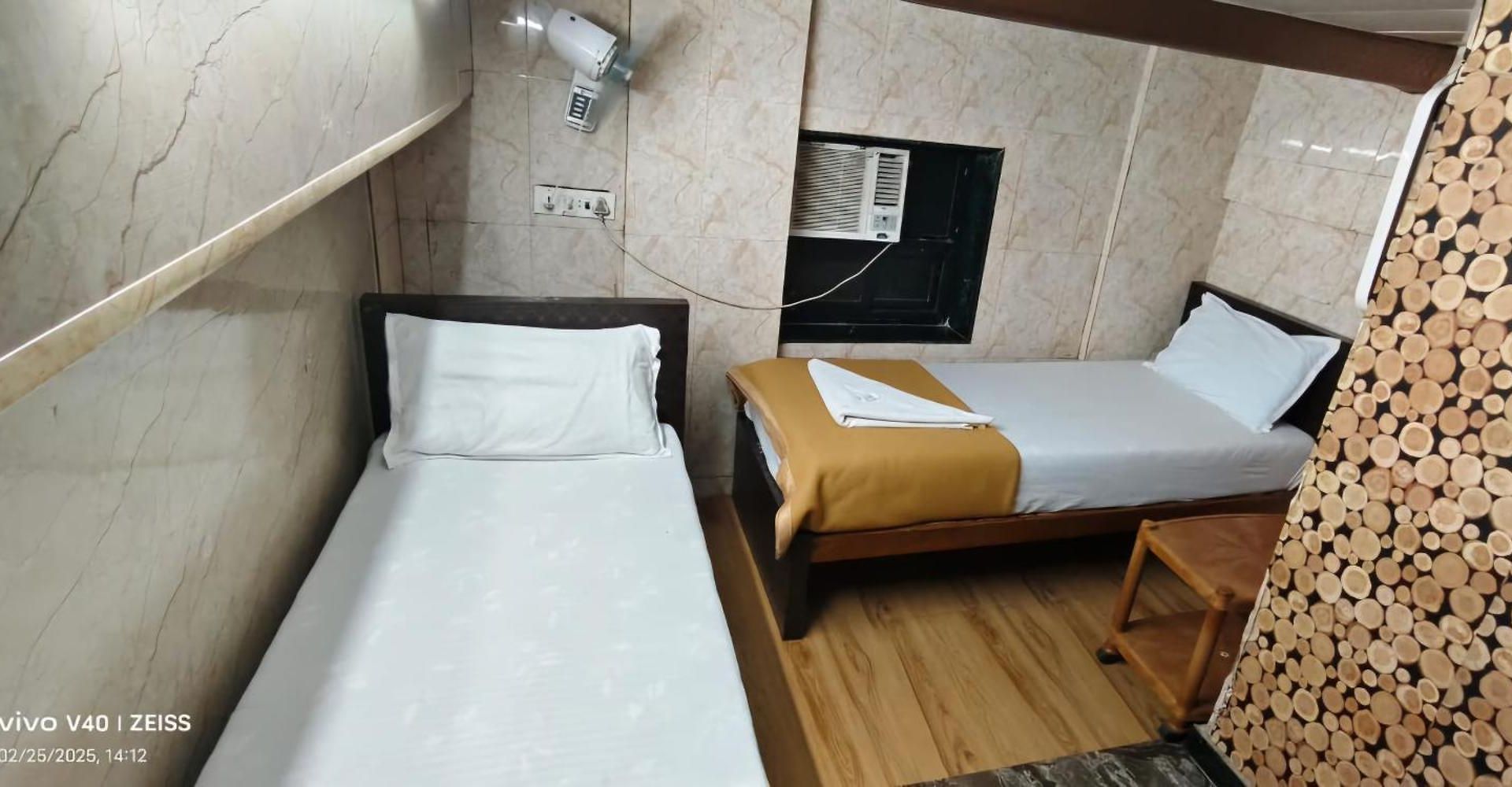 Regal Plaza Hotel *