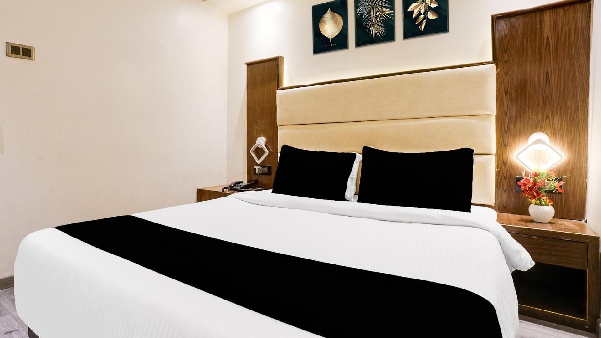 Hotel Collection O Andheri Near Western Express Highway