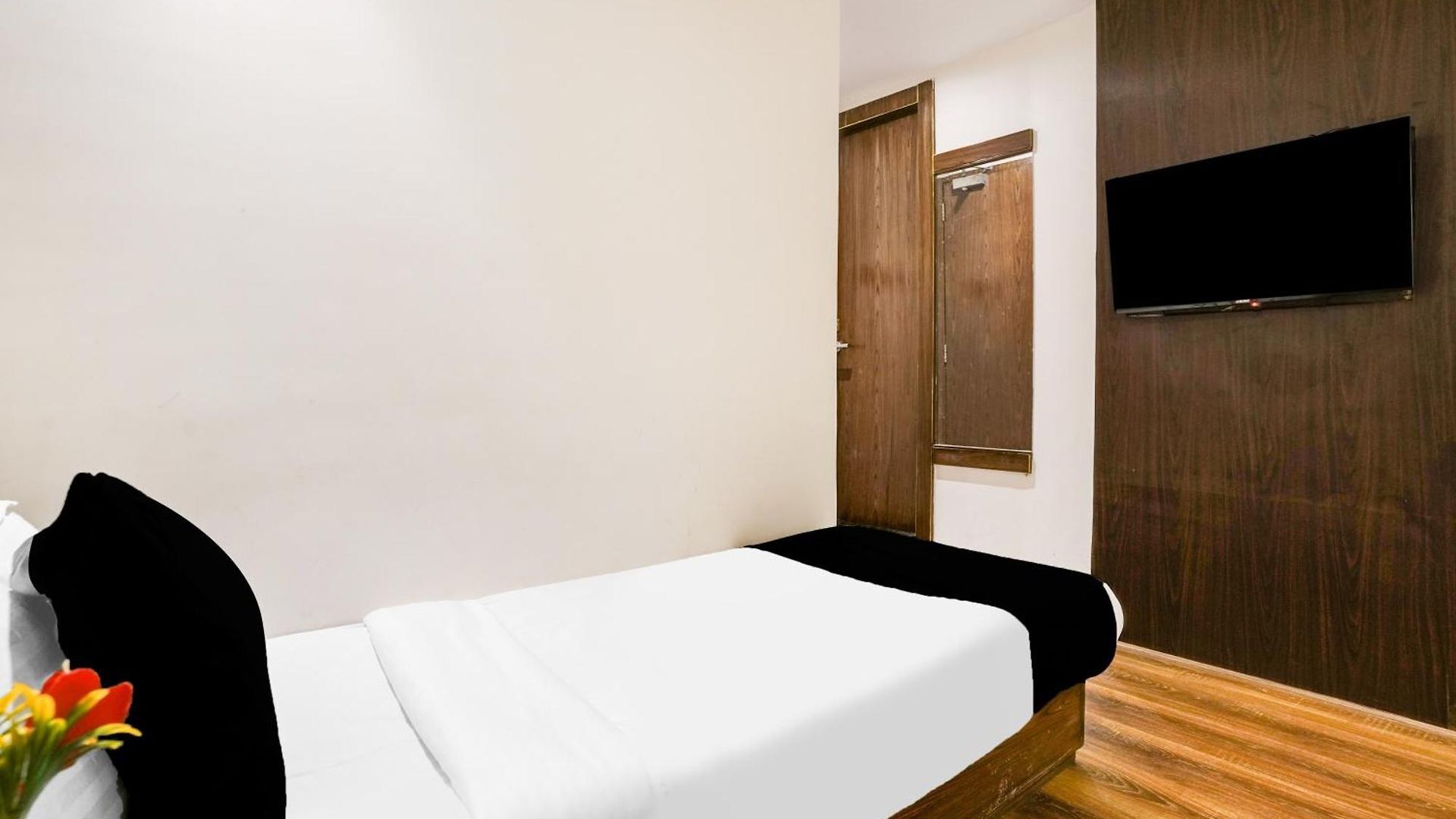 Hotel Collection O Andheri Near Western Express Highway 4*