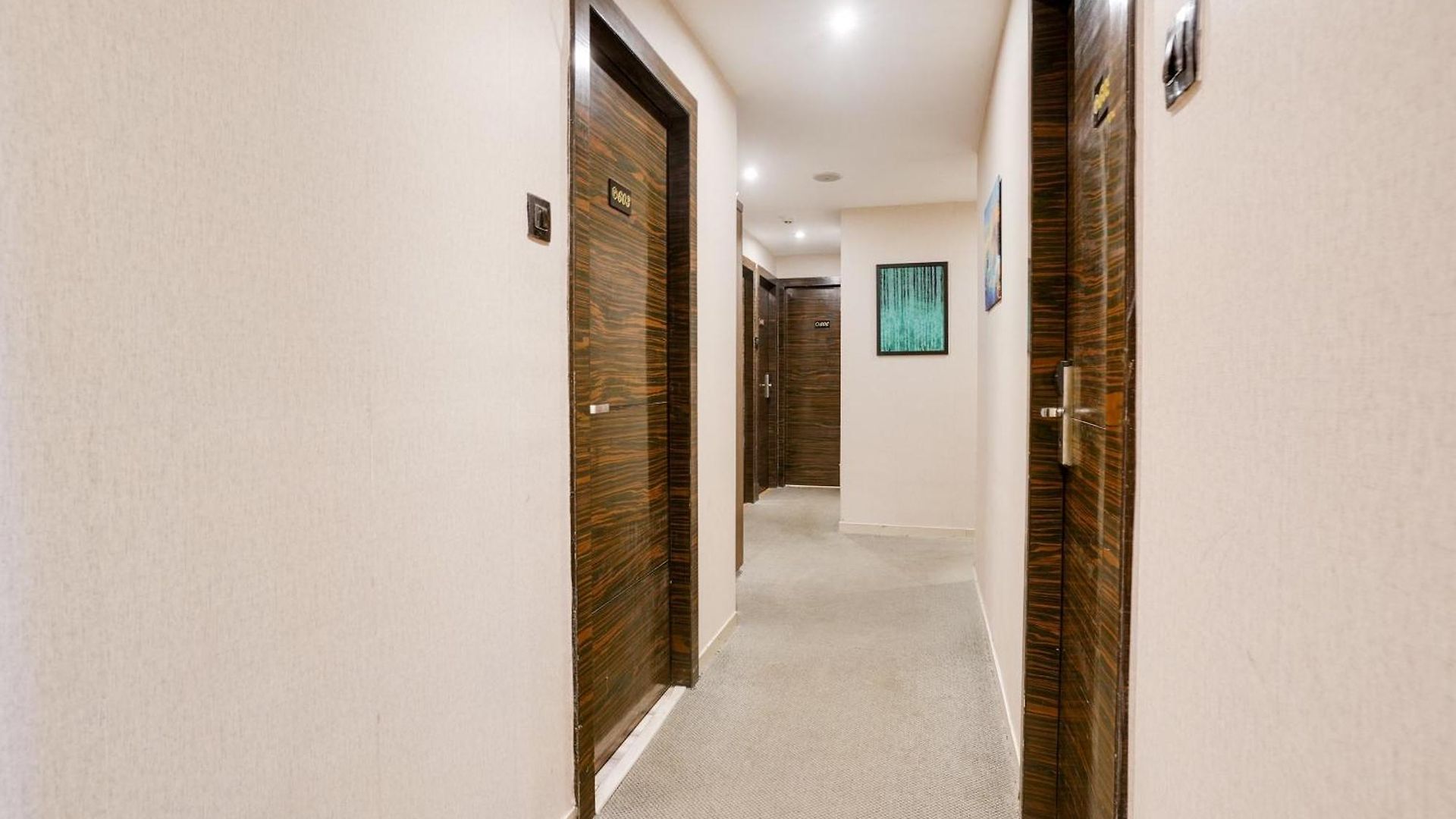Collection O Andheri Near Western Express Highway