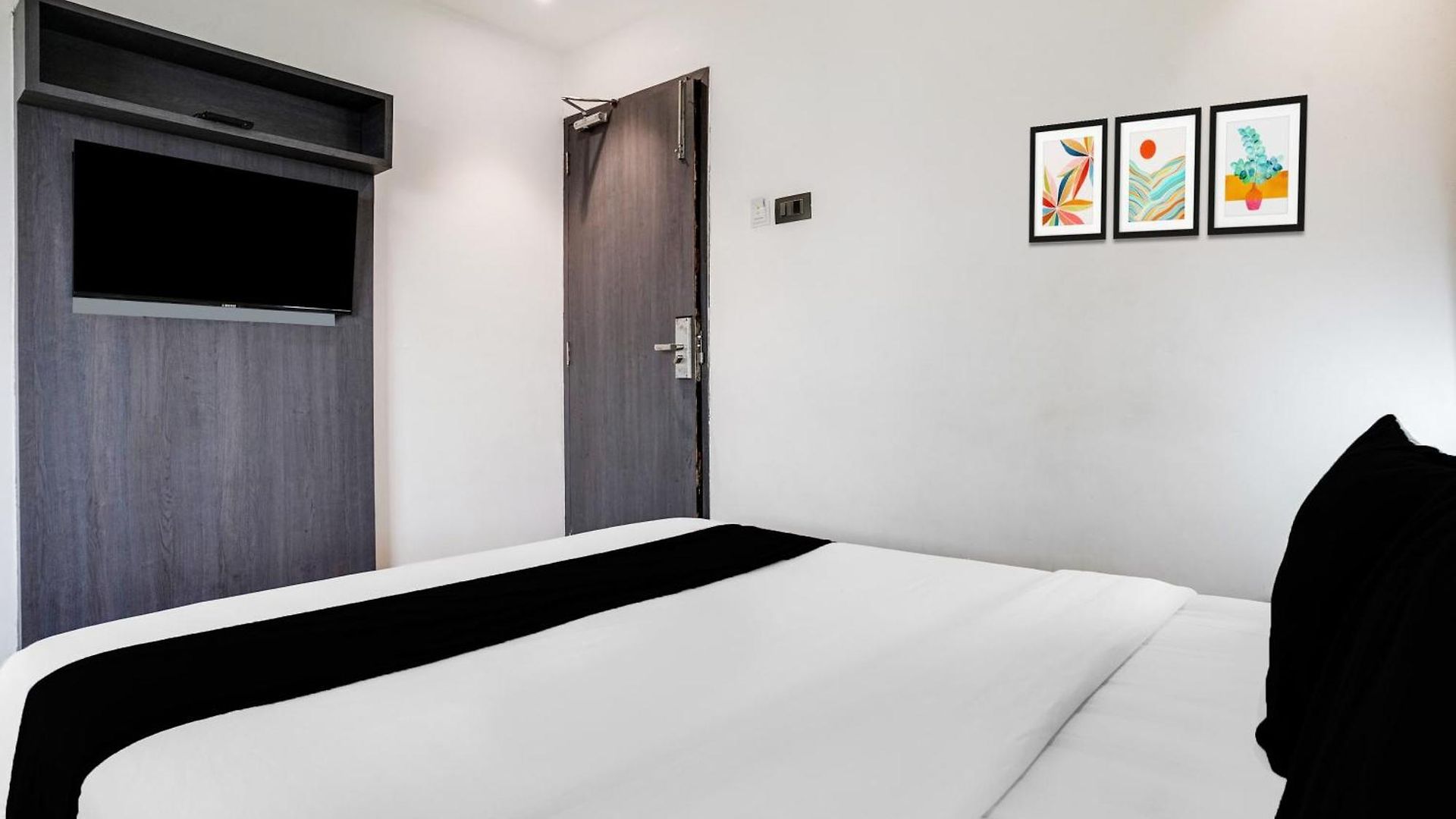 Collection O Andheri Near Western Express Highway Hotel