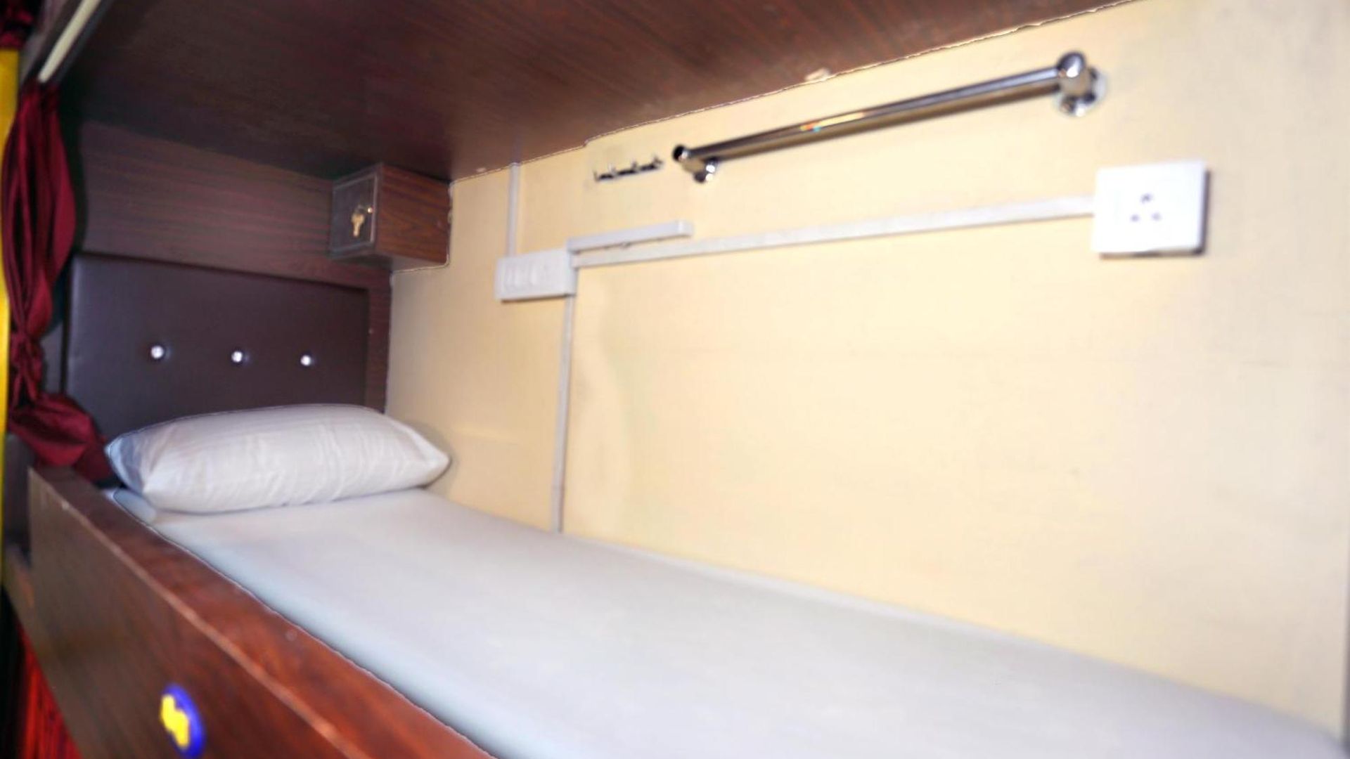 Hostel Neon Nest Suits Asalpha Metro *
