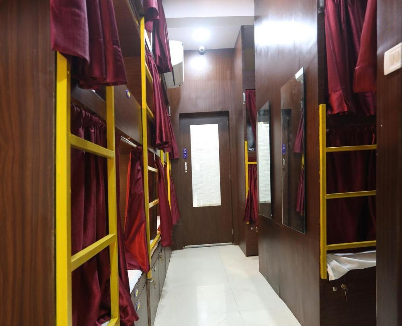 Hostel Neon Nest Suits Asalpha Metro *