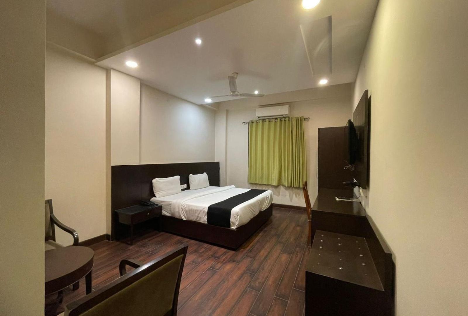 Aksa Near Juhu