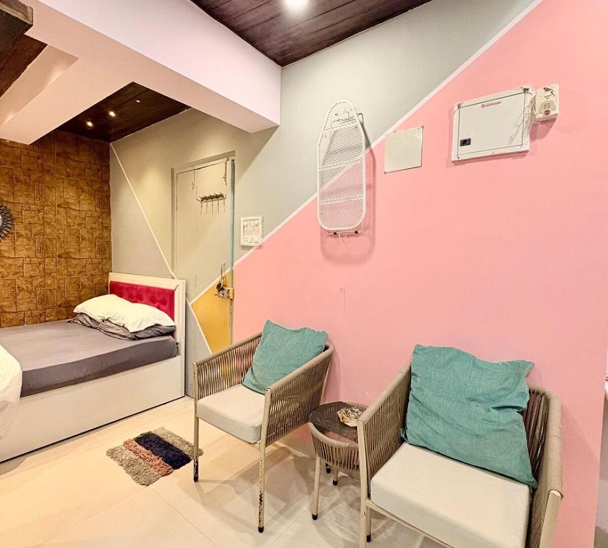 105 Bhamala House, Near Boojee Cafe, Kantwadi, Bandra West * Mumbai
