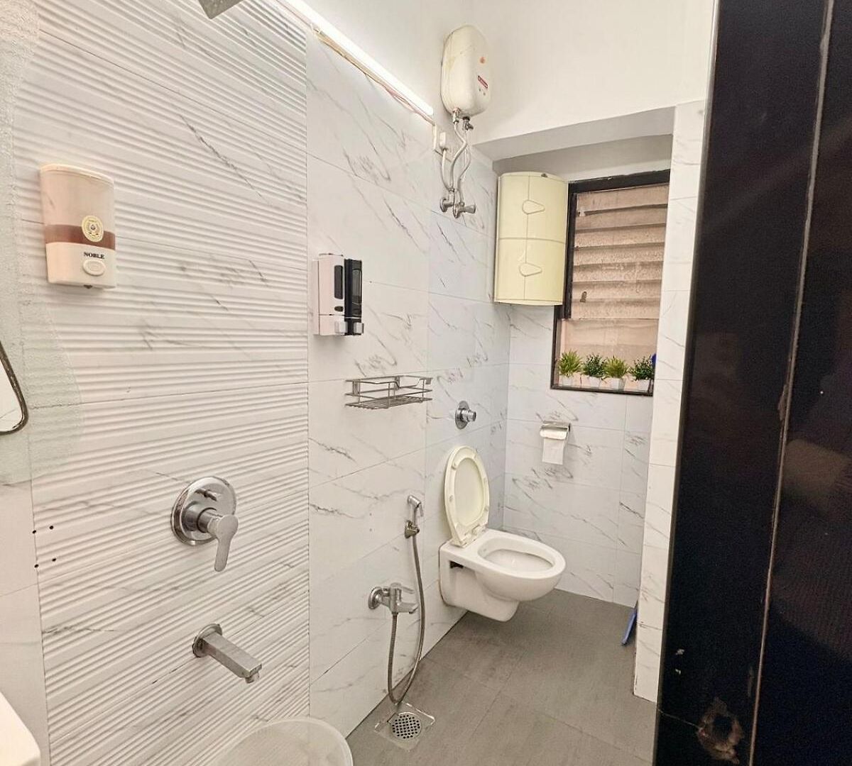 105 Bhamala House, Near Boojee Cafe, Kantwadi, Bandra West