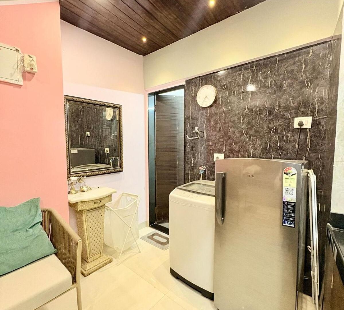 105 Bhamala House, Near Boojee Cafe, Kantwadi, Bandra West *