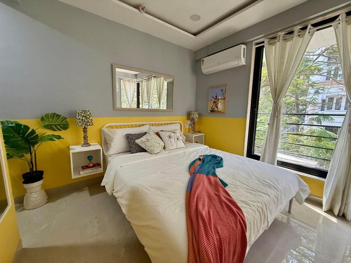 Modern 2 Bedroom Bandra Trendy Location Apartment *