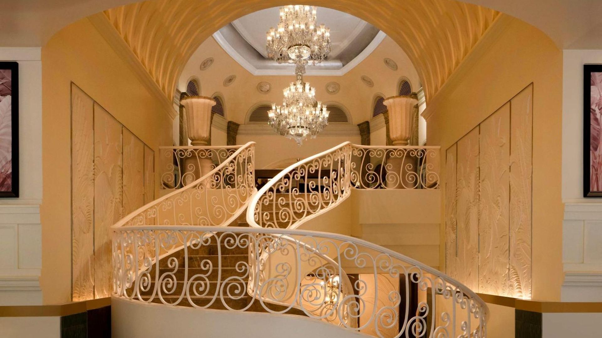 Hotel Hilton International Airport 5*
