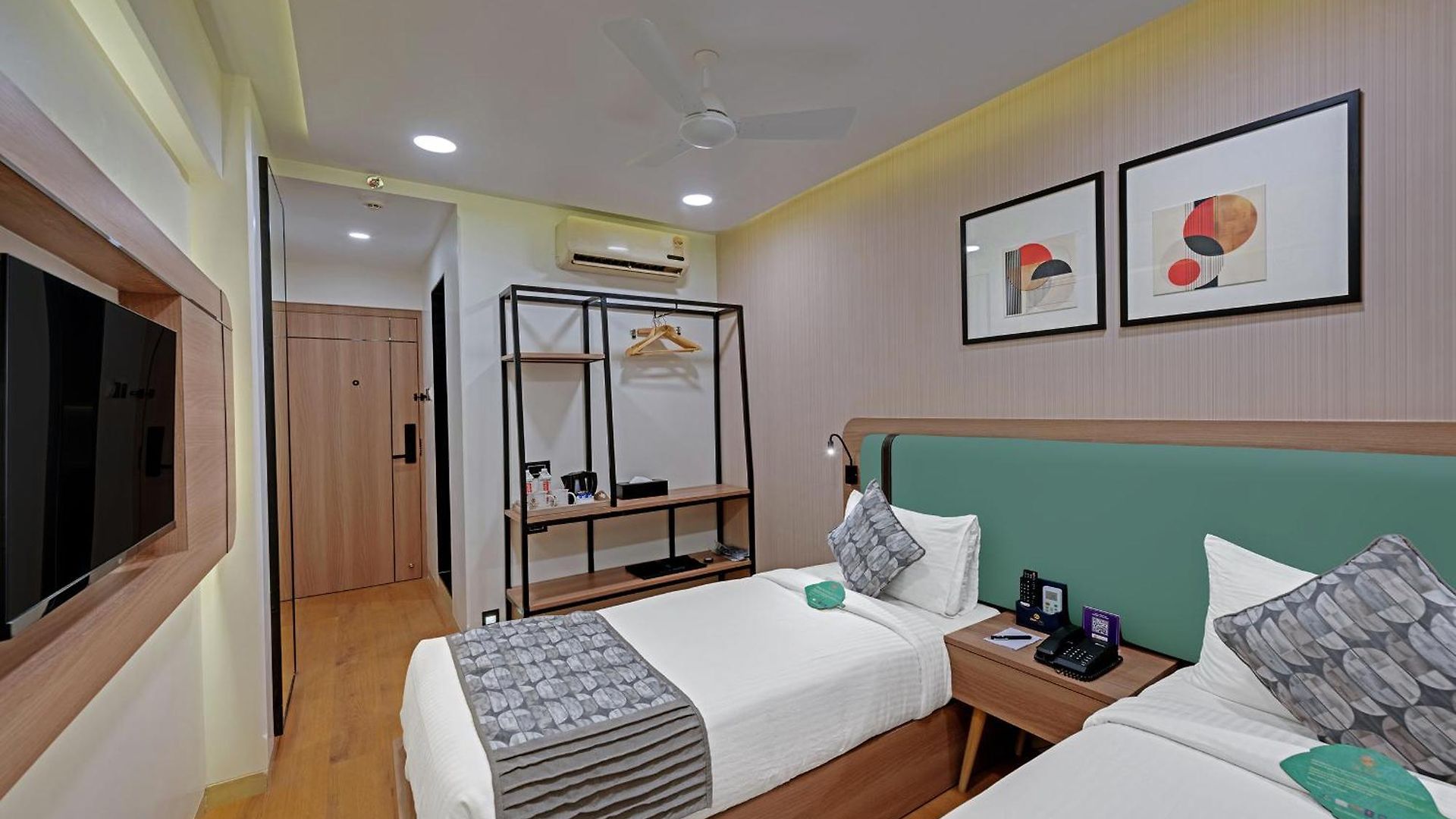 Click Andheri Midc 3*