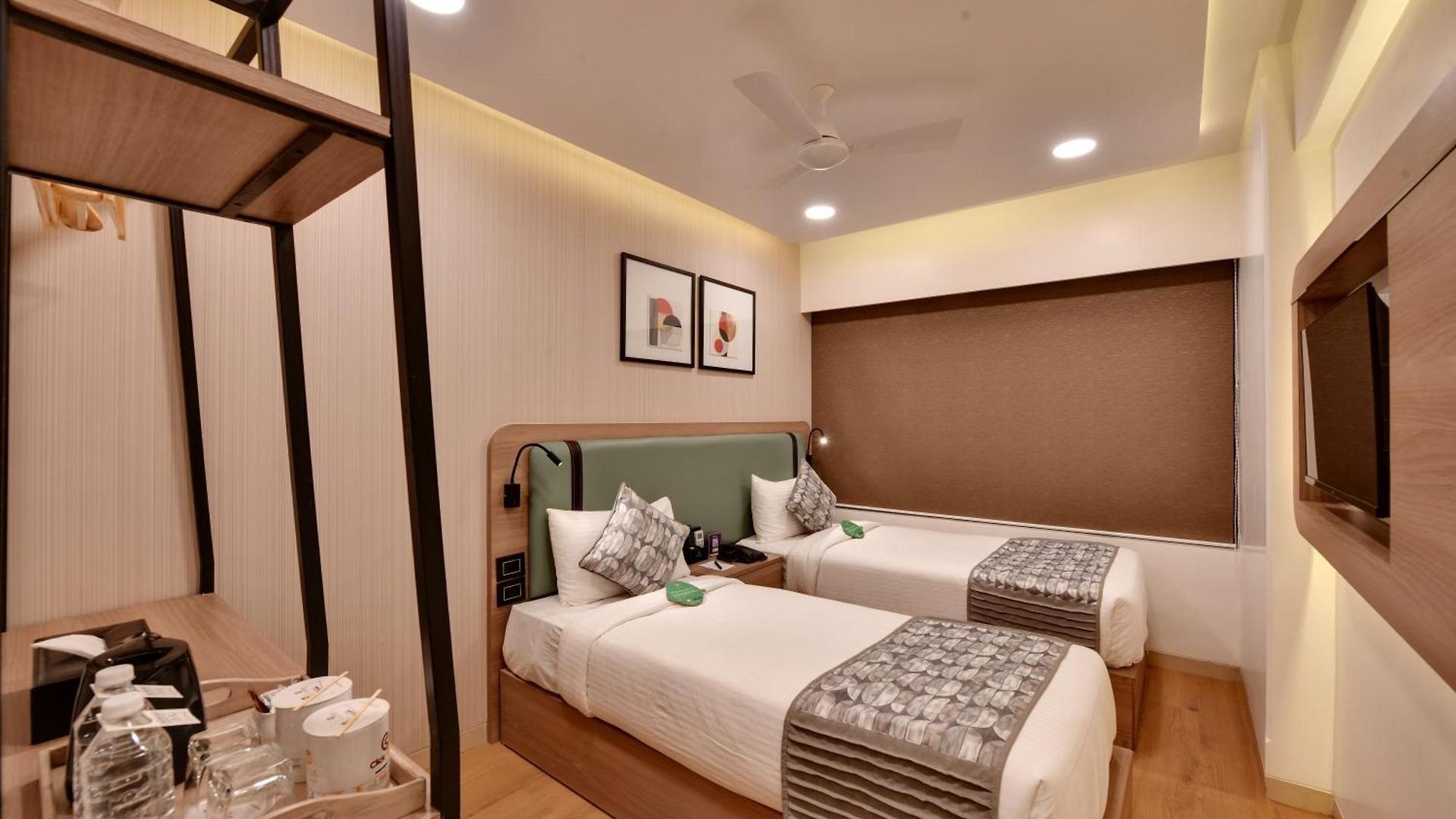 Click Andheri Midc 3*