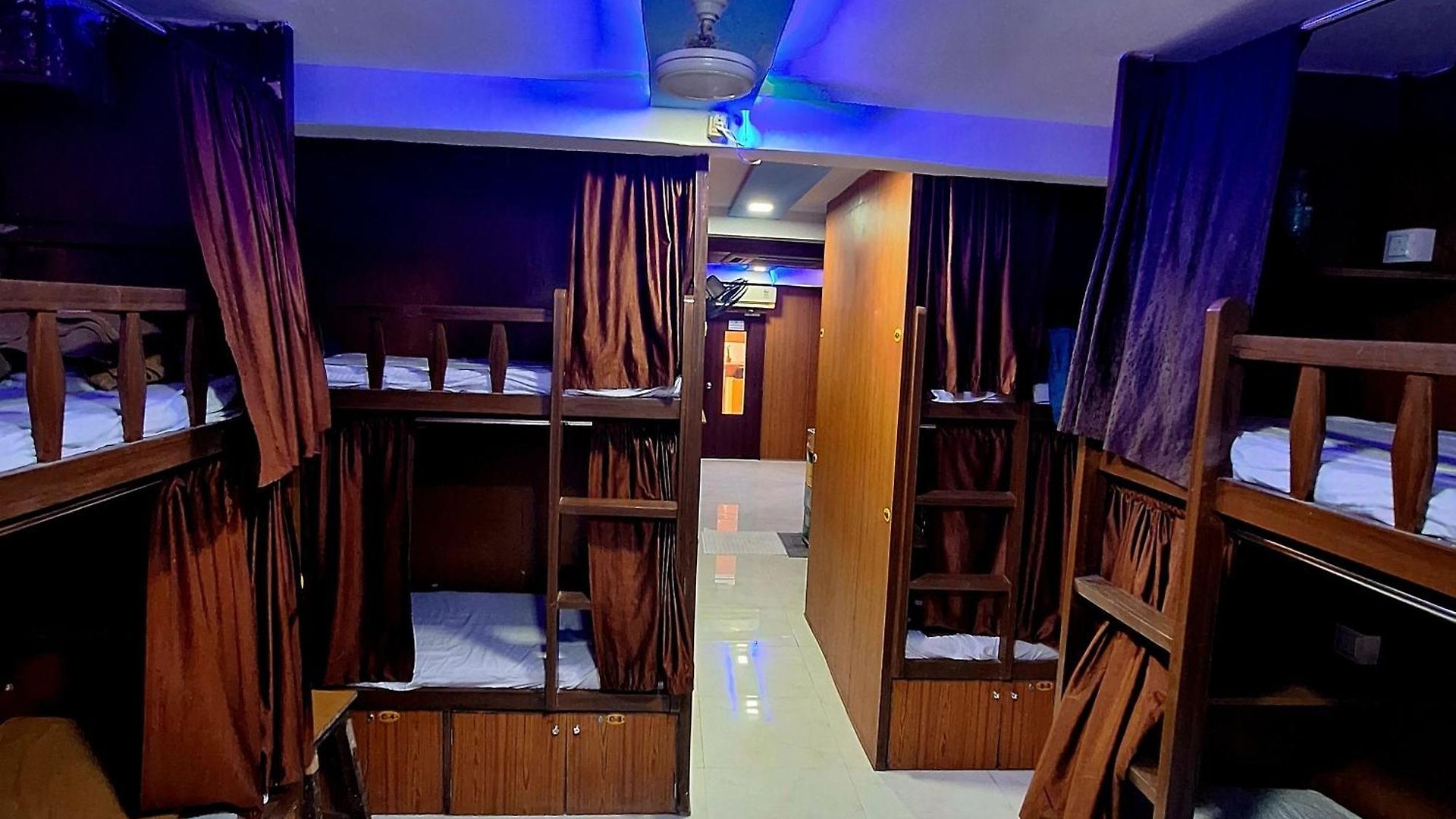Neon Nest Suits Asalpha Metro Hostel