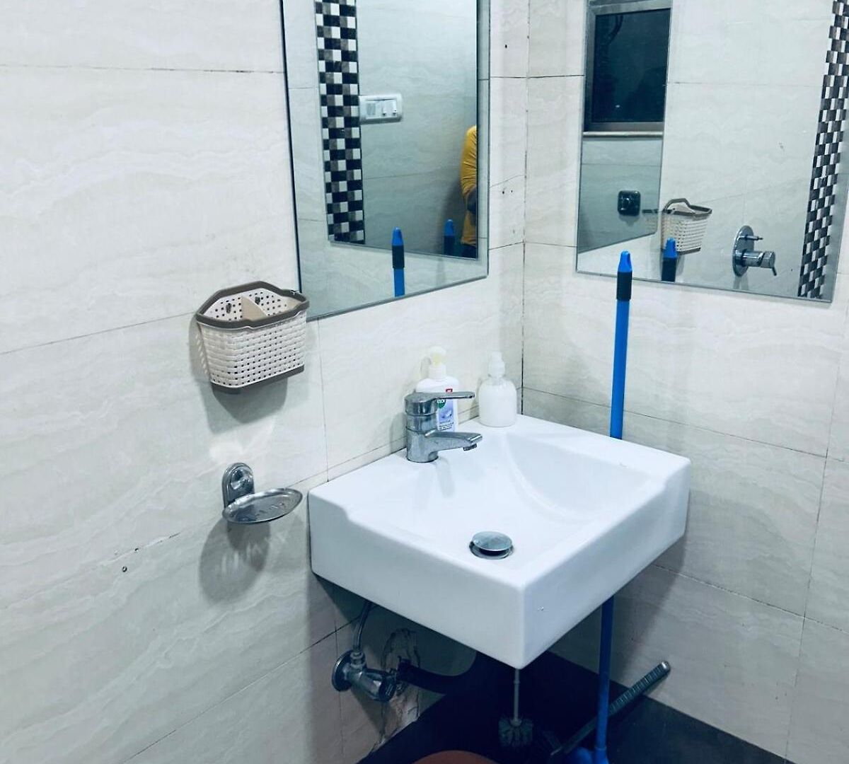 Apartment 2bhk With Pvt Decks Near Sea Mumbai
