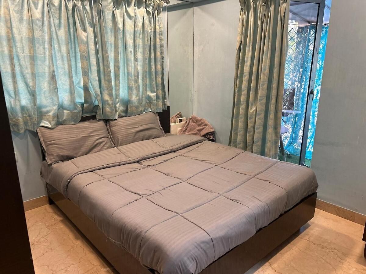 2bhk With Pvt Decks Near Sea Mumbai