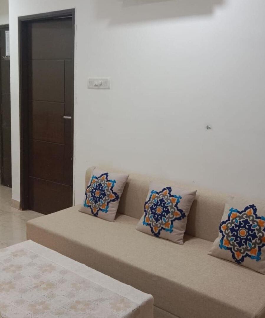 2bhk With Pvt Decks Near Sea