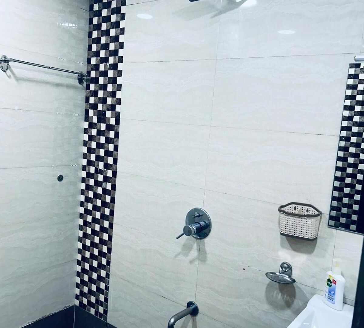 2bhk With Pvt Decks Near Sea * Mumbai