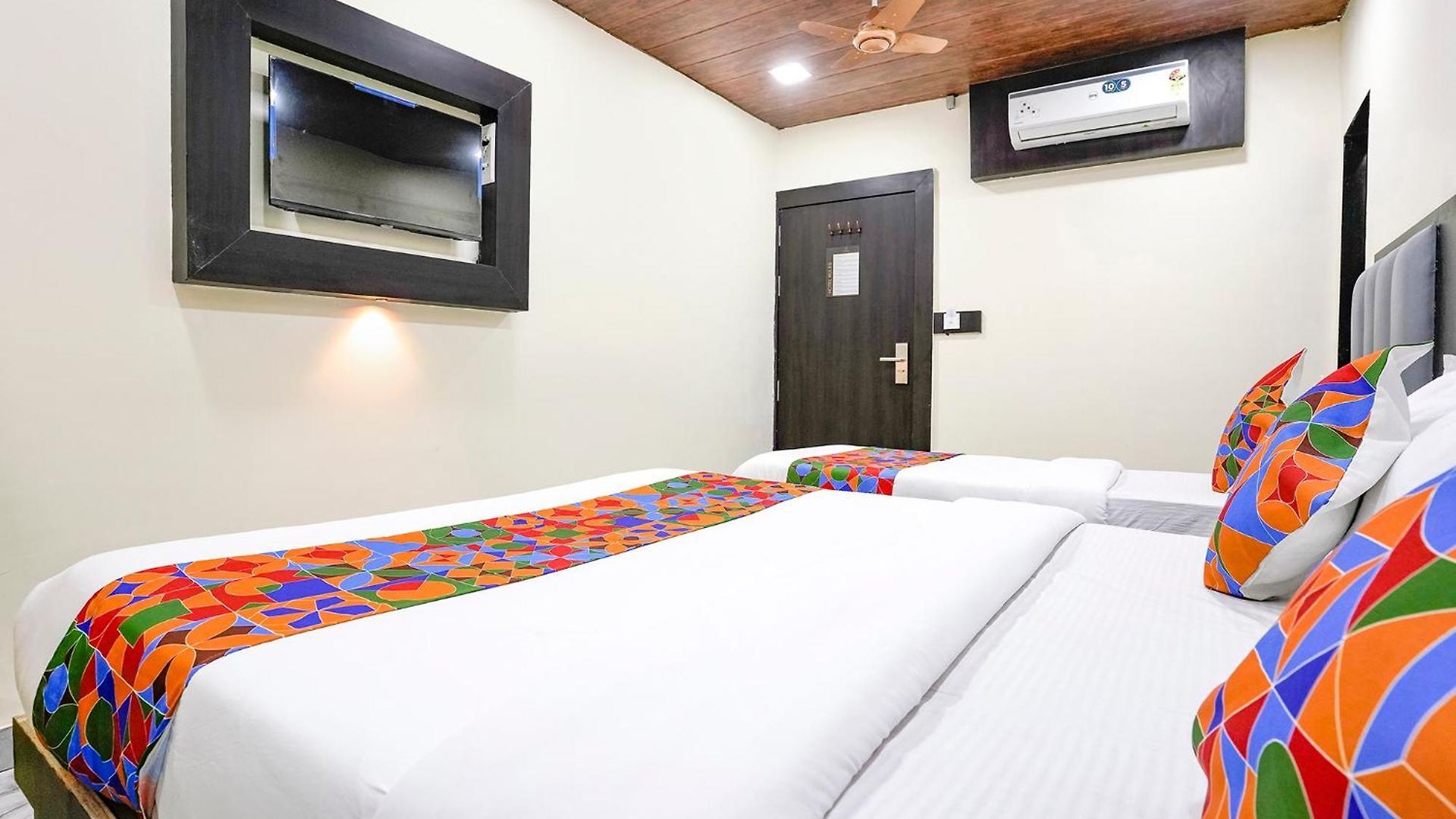 Hotel Via Gulshan Grand - Nr Gateway Of India 3*