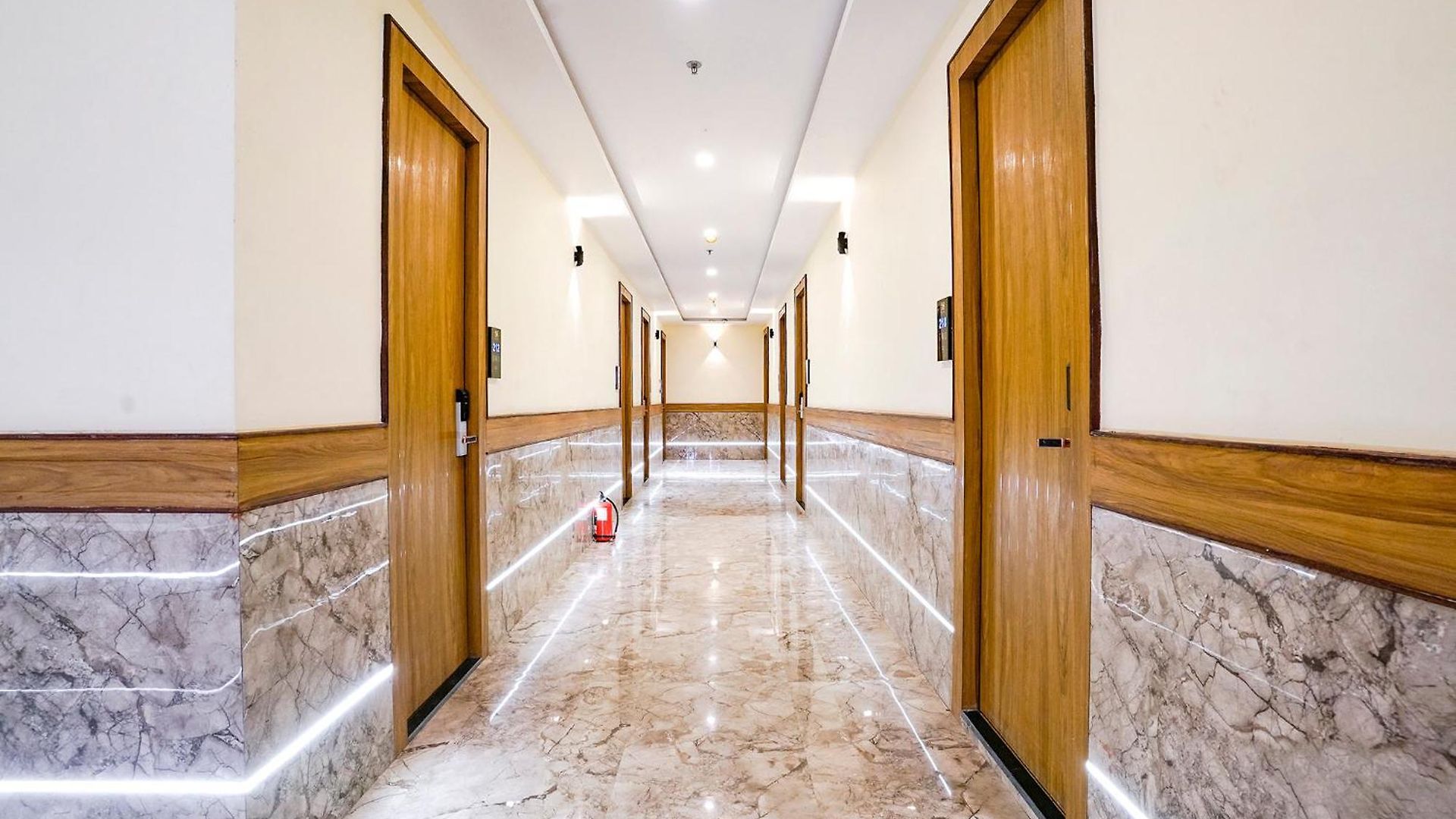 Hotel Fabhotel 7 Square - Nr Bkc