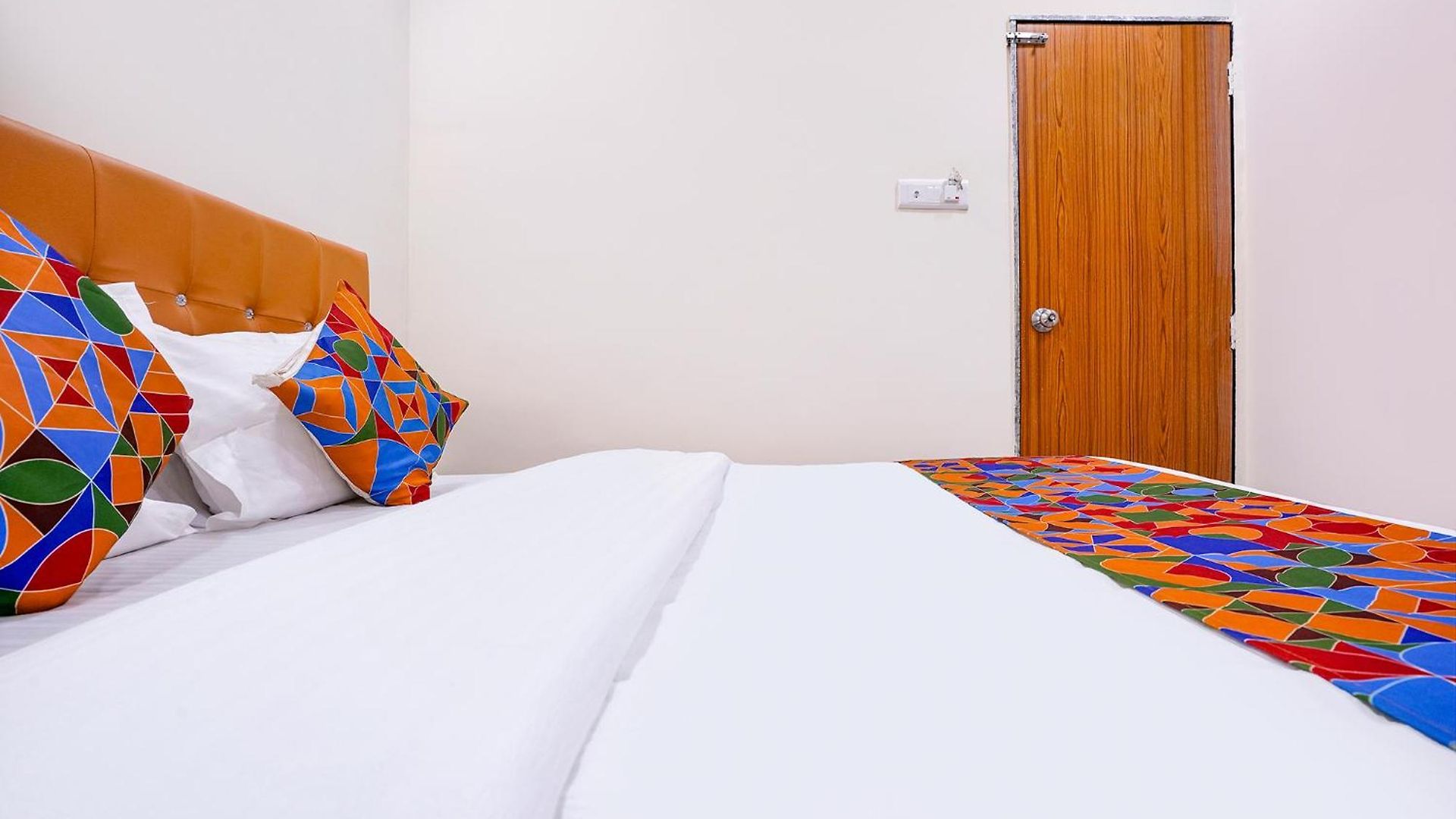 Via Raj Palace 3*