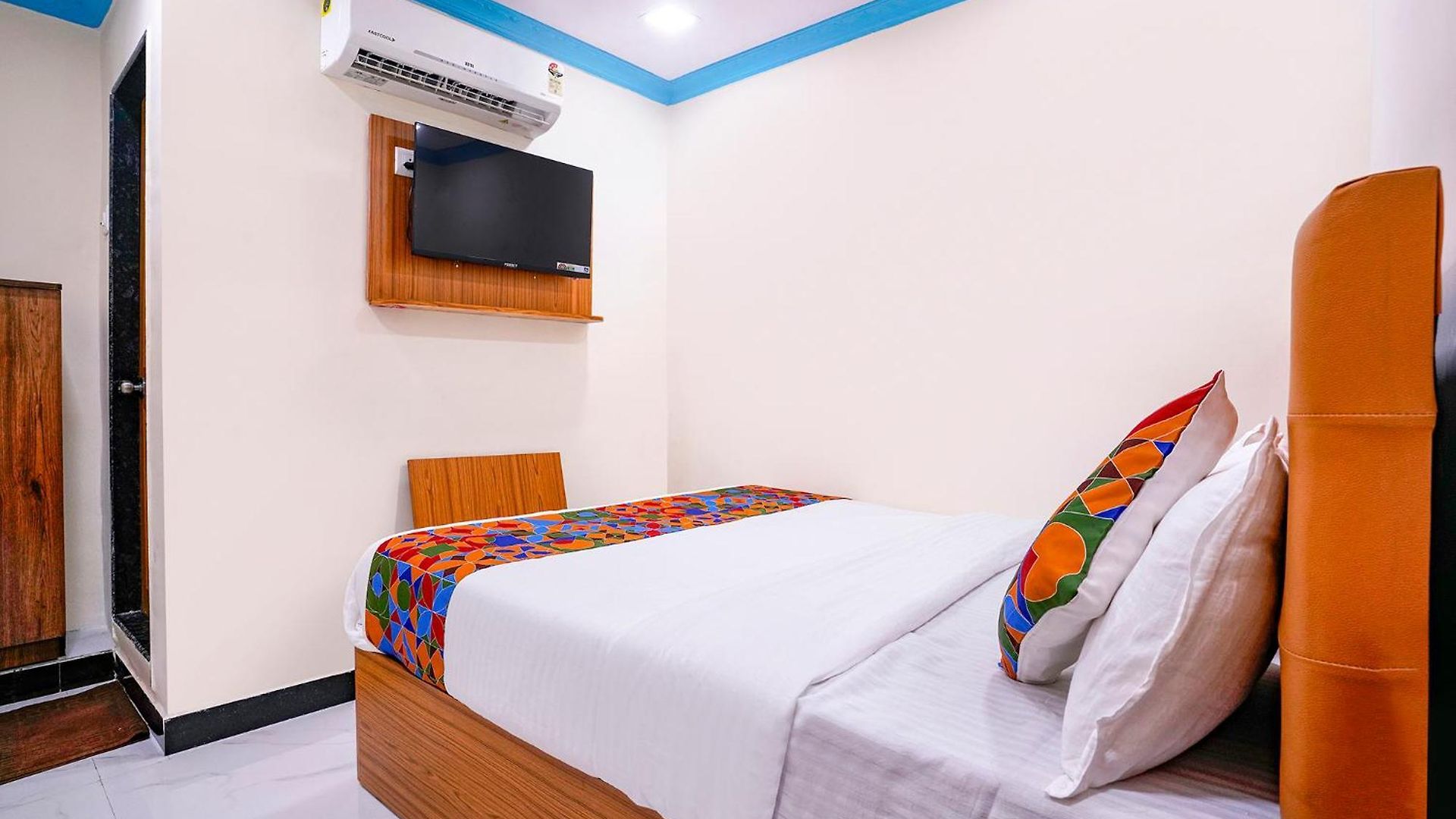 Via Raj Palace Hotel 3*