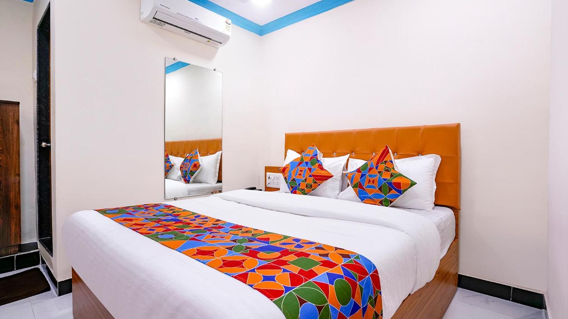 Via Raj Palace Hotel 3*