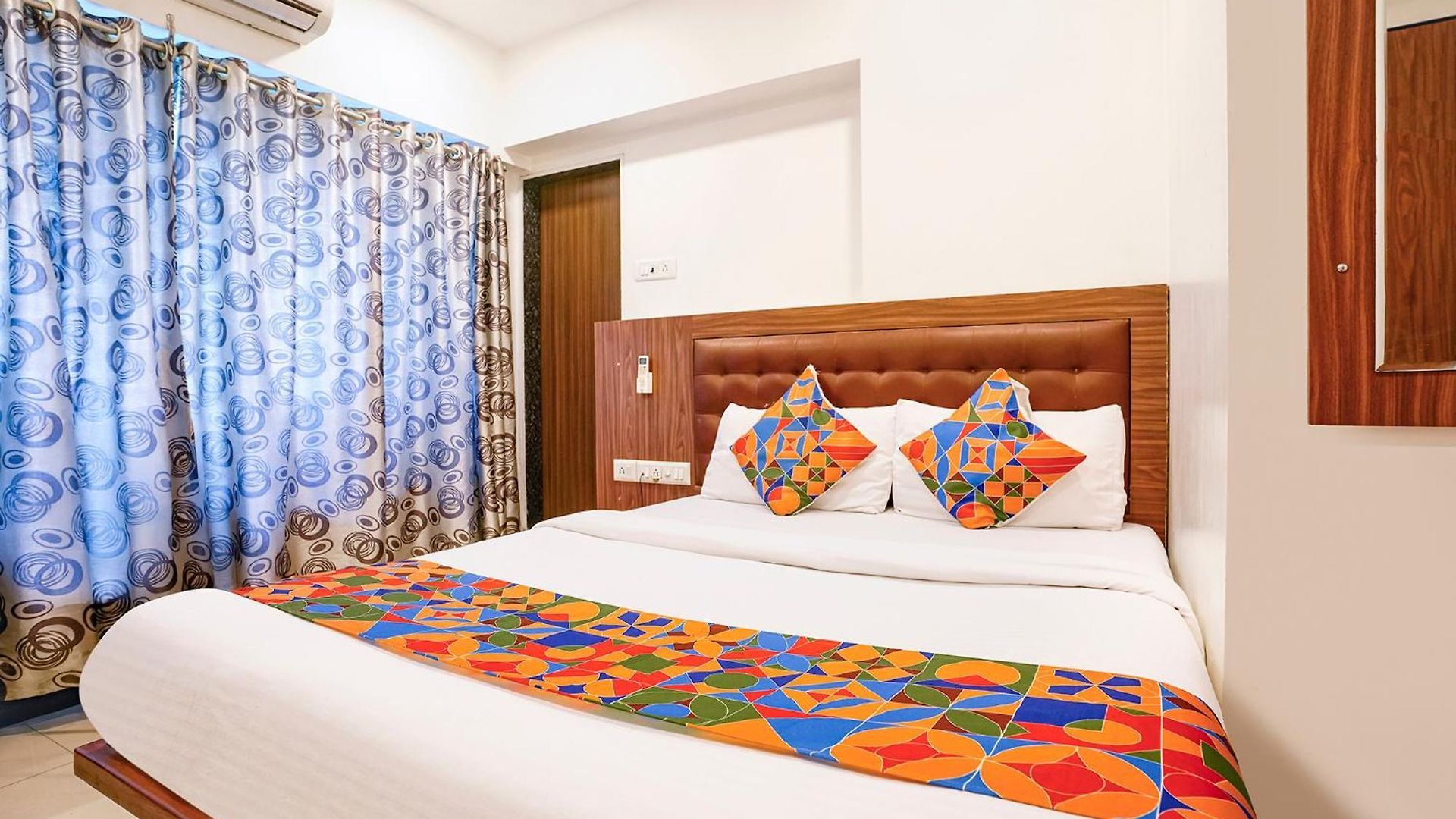 Hotel Fabhotel Shiv Leela Grand