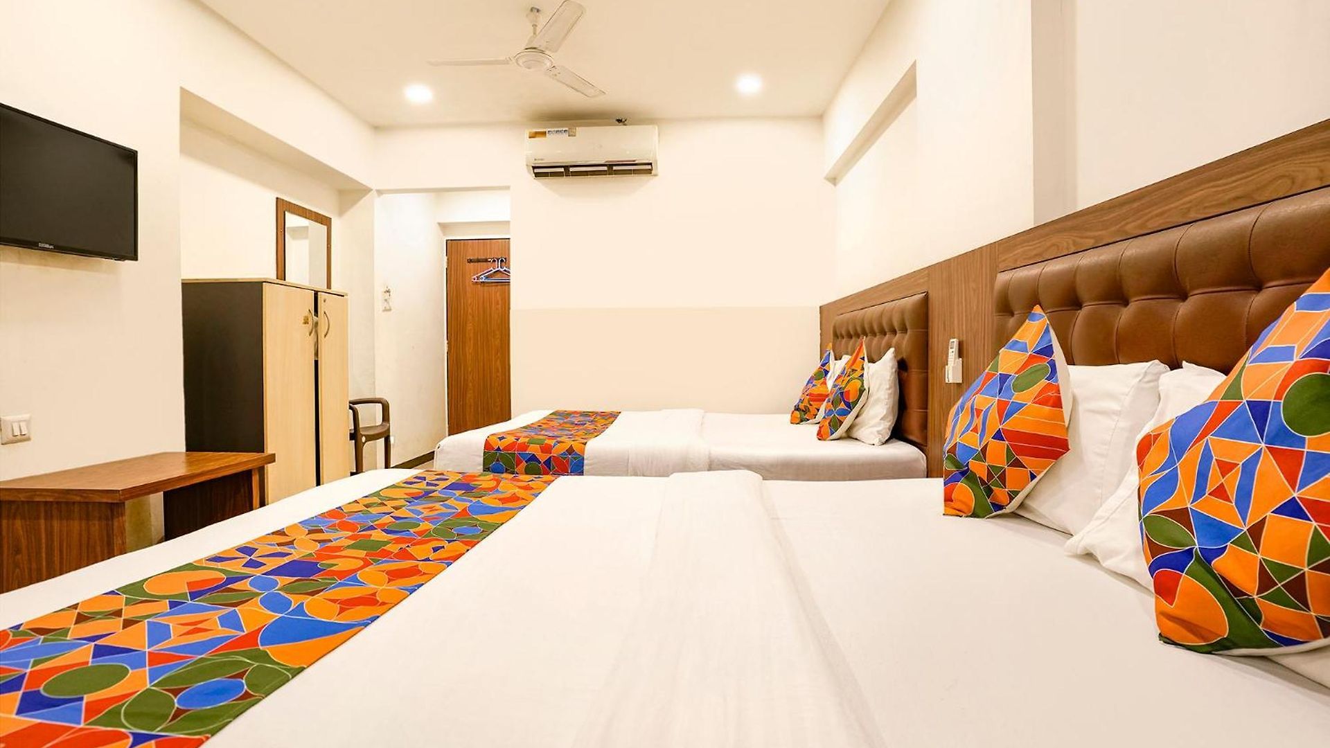 Fabhotel Shiv Leela Grand 3*