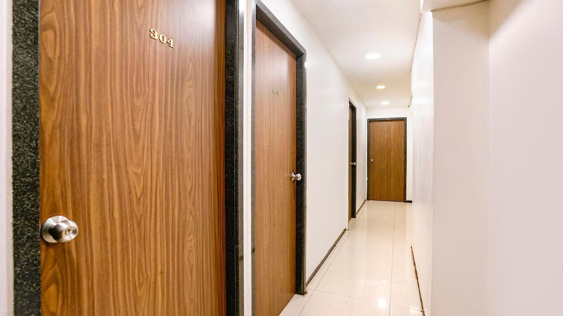 Hotel Fabhotel Shiv Leela Grand 3*
