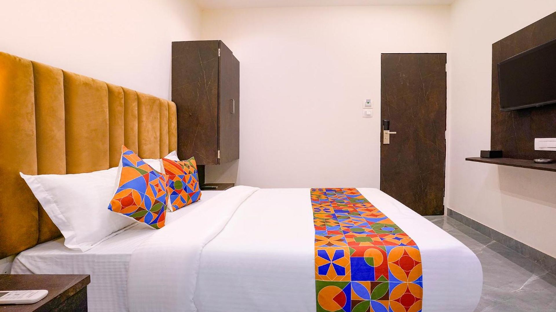 Hotel Fabhotel Gateway Mumbai