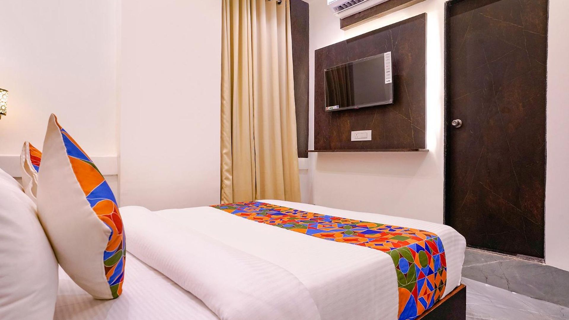 Fabhotel Gateway Hotel 2*
