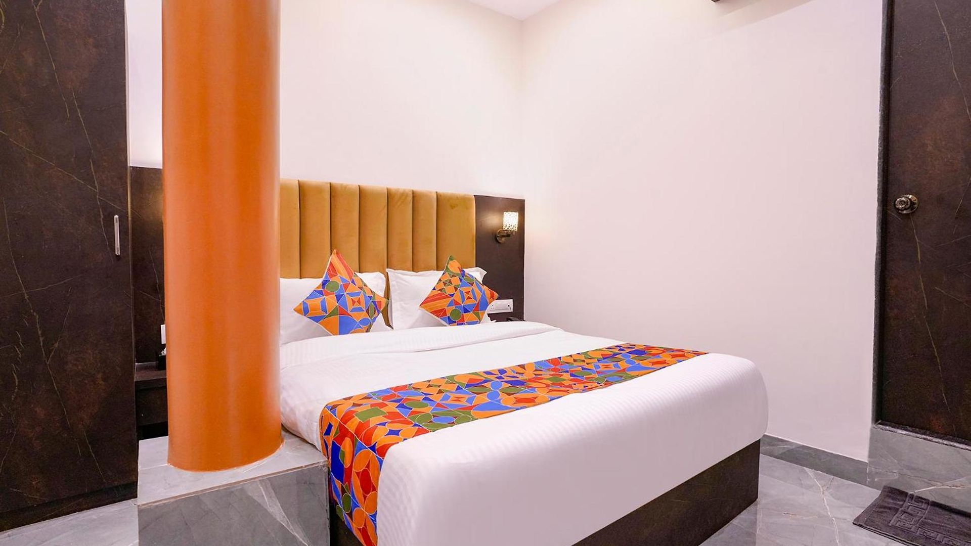 Fabhotel Gateway Hotel